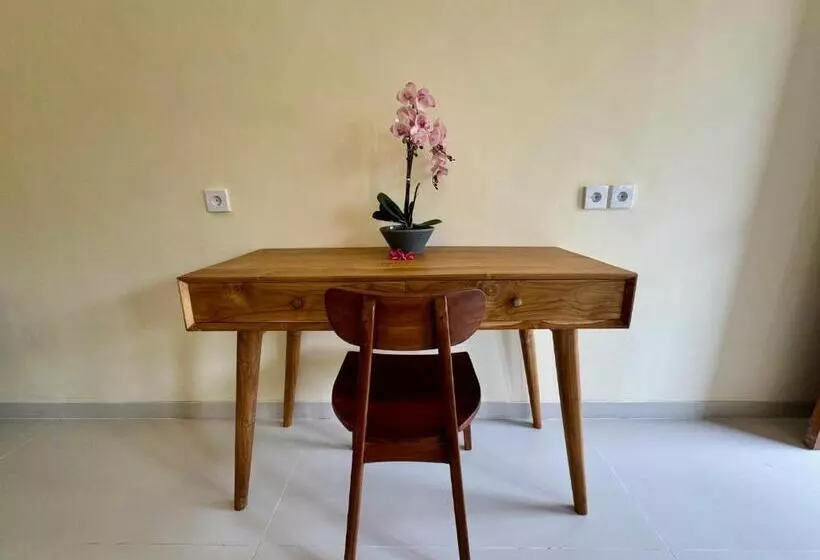 پانسیون Dega Gardens