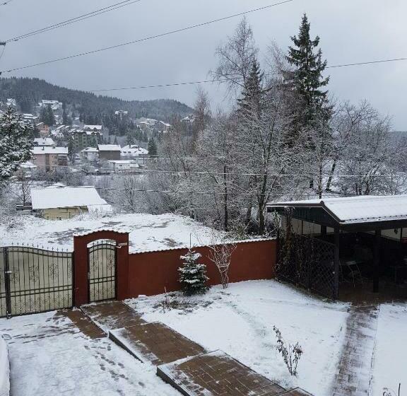 پانسیون Sun House