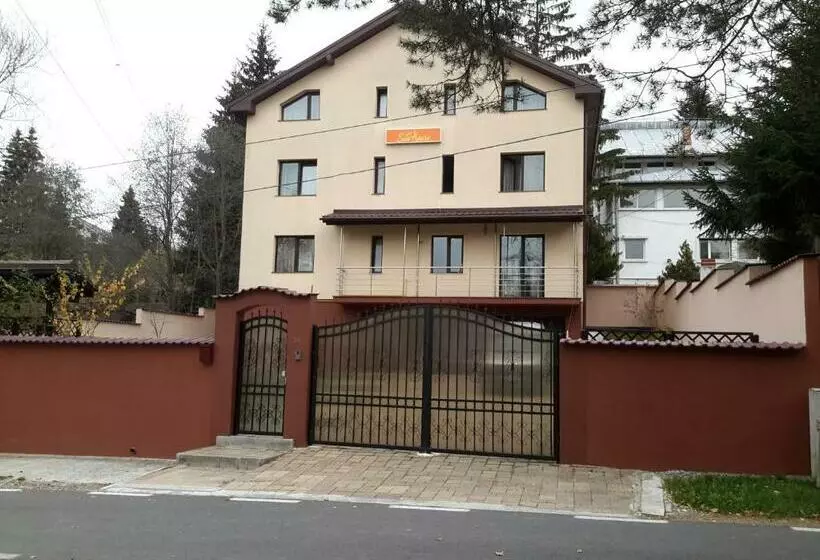 پانسیون Sun House