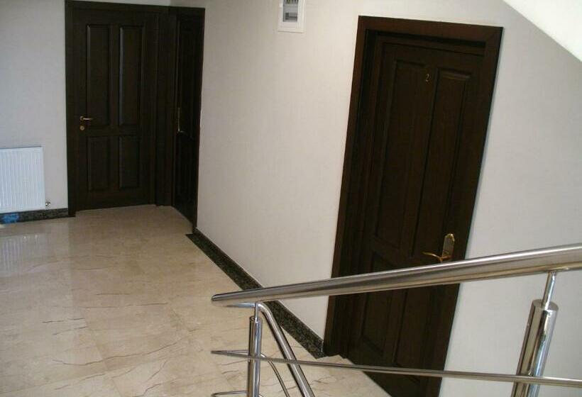 پانسیون Sun House