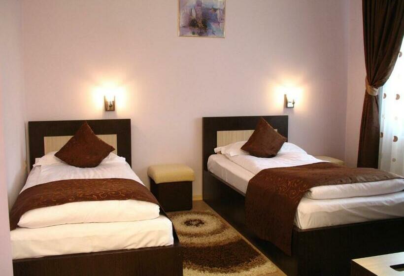 پانسیون Sun House