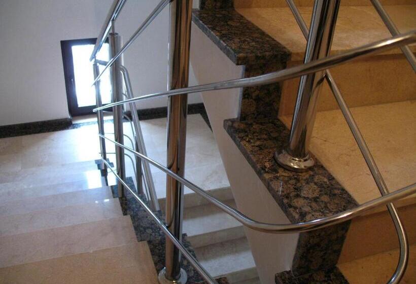 پانسیون Sun House