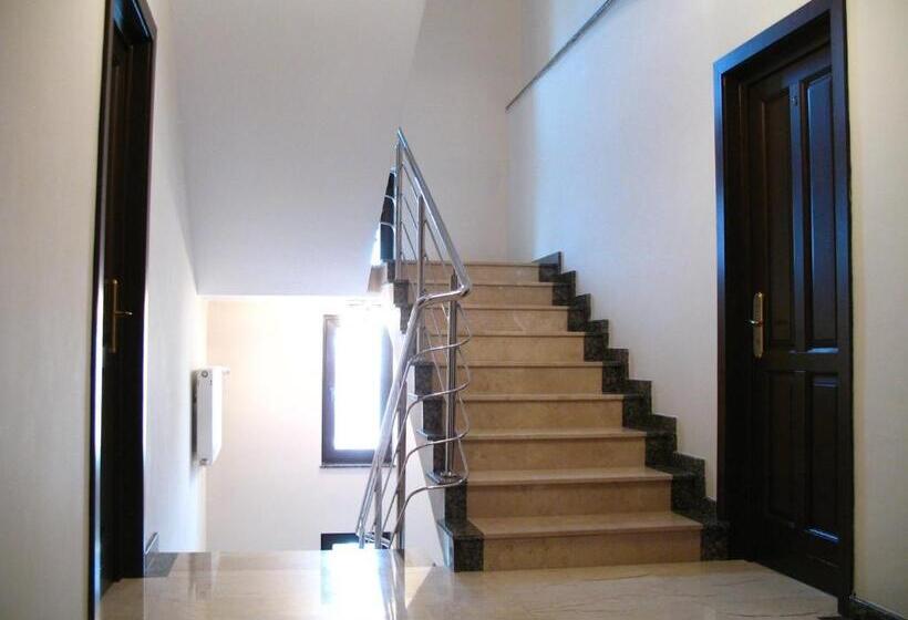 پانسیون Sun House