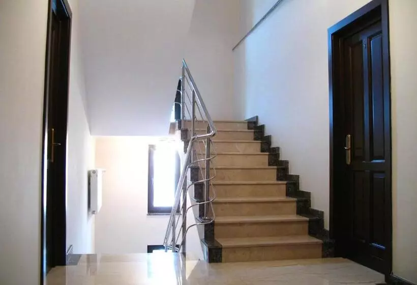 پانسیون Sun House