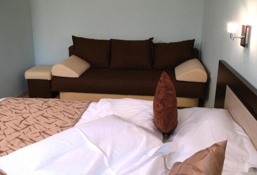 پانسیون Sun House