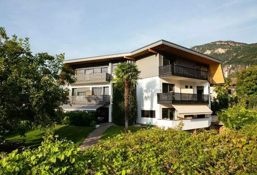 Majatalo Julias Guesthouse