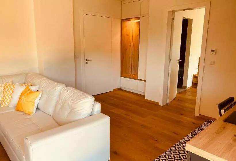 Majatalo Julias Guesthouse