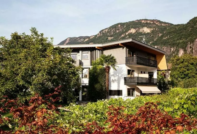 Majatalo Julias Guesthouse