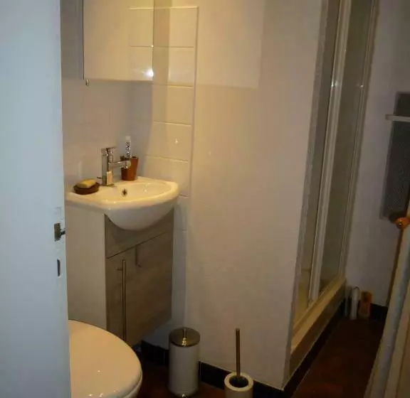 Aamiaismajoitus (B&B) Au Vieux Cèdre