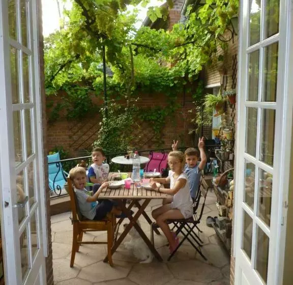 Aamiaismajoitus (B&B) Au Vieux Cèdre