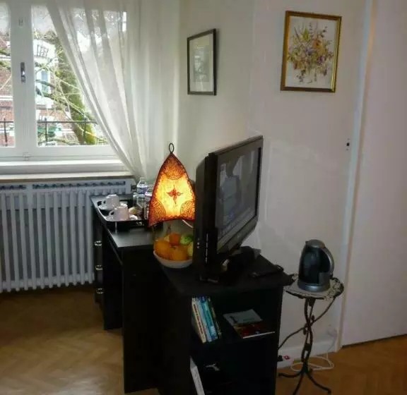 Aamiaismajoitus (B&B) Au Vieux Cèdre