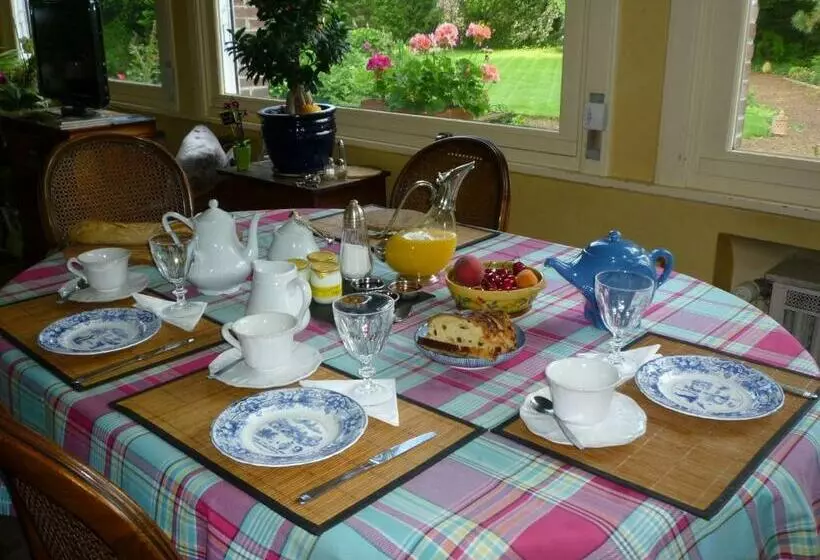 Aamiaismajoitus (B&B) Au Vieux Cèdre