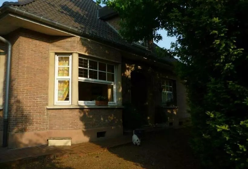 Aamiaismajoitus (B&B) Au Vieux Cèdre