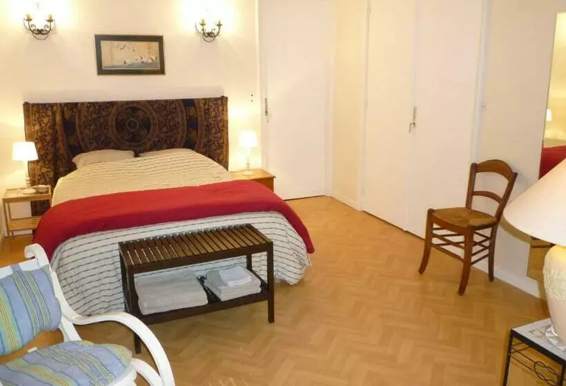 Aamiaismajoitus (B&B) Au Vieux Cèdre