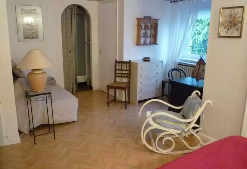 Aamiaismajoitus (B&B) Au Vieux Cèdre