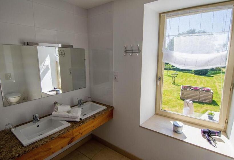 مبيت وإفطار Domaine De Kerbillec