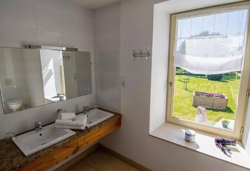 Aamiaismajoitus (B&B) Domaine De Kerbillec