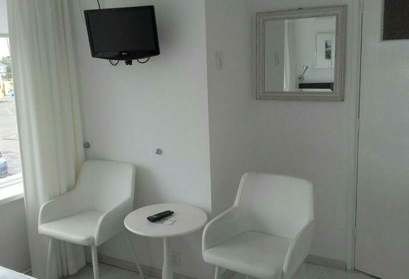 צימר Pension  T Hofje 350 Meter Van Het Strand