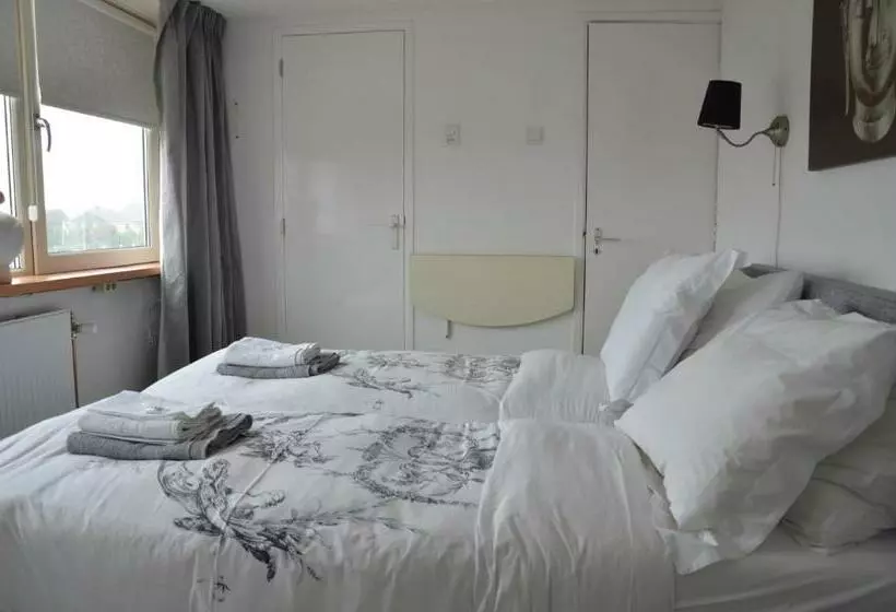 تختخواب و صبحانه Pension  T Hofje 350 Meter Van Het Strand