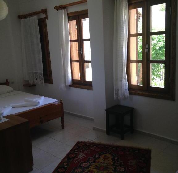 تختخواب و صبحانه The White House Kalkan