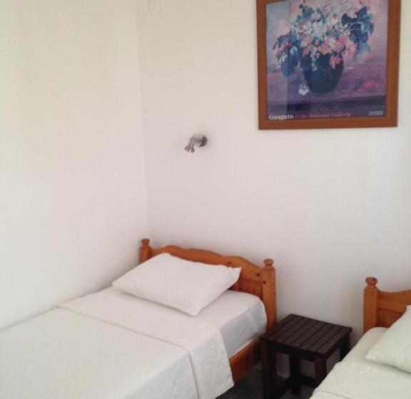 تختخواب و صبحانه The White House Kalkan