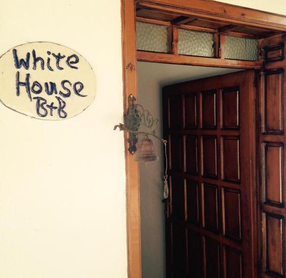 تختخواب و صبحانه The White House Kalkan