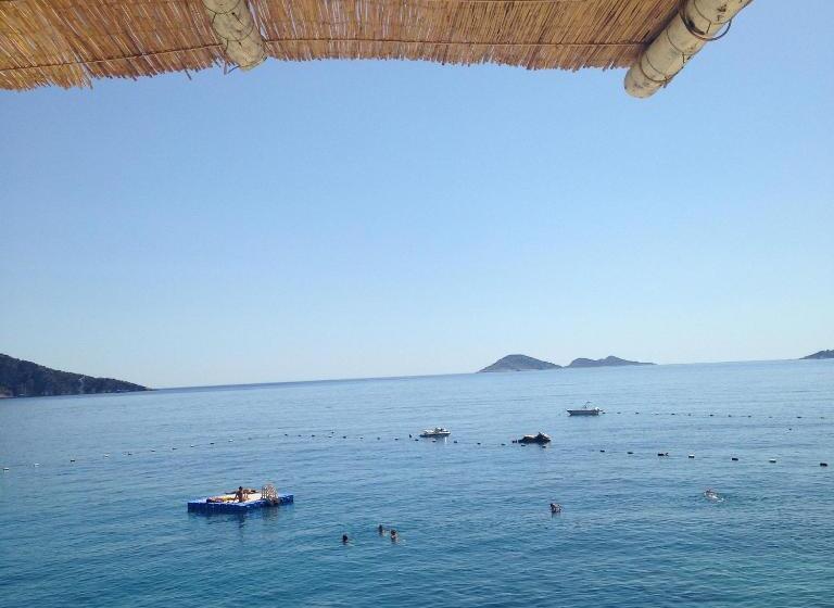 تختخواب و صبحانه The White House Kalkan