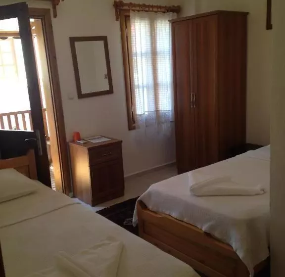 تختخواب و صبحانه The White House Kalkan