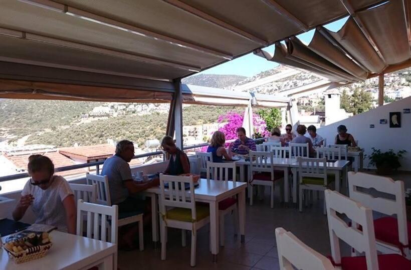 تختخواب و صبحانه The White House Kalkan