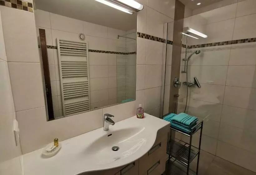 Hotelli Erlebnishof Tschabitscher