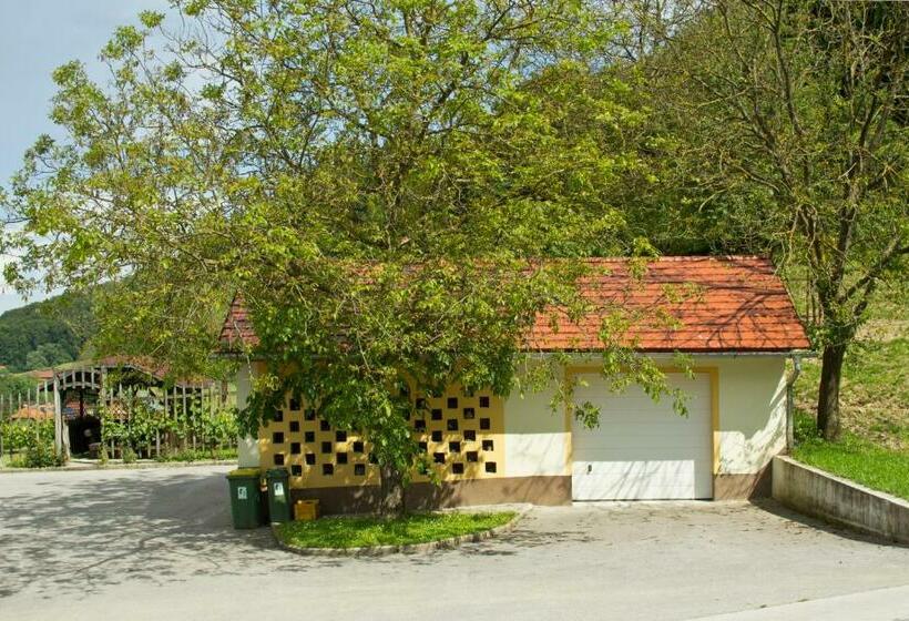 هتل Tourist Farm Mraz