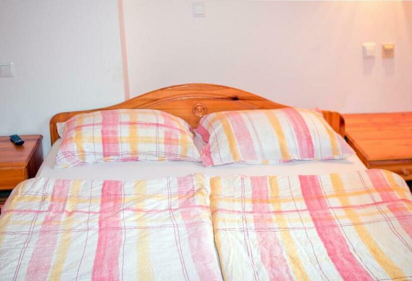 هتل Tourist Farm Mraz