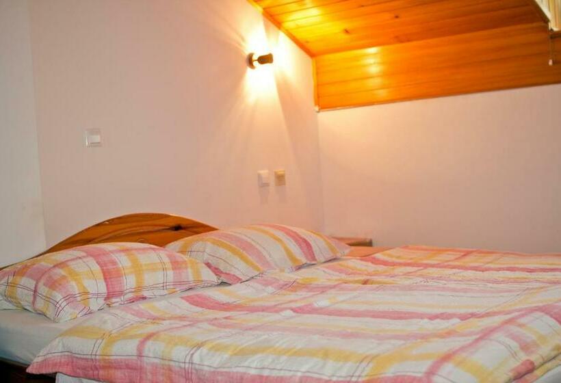 هتل Tourist Farm Mraz