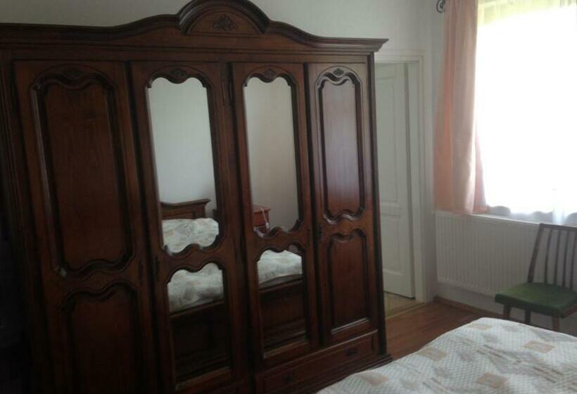 ペンション Kölcsey Kúria Vendégház