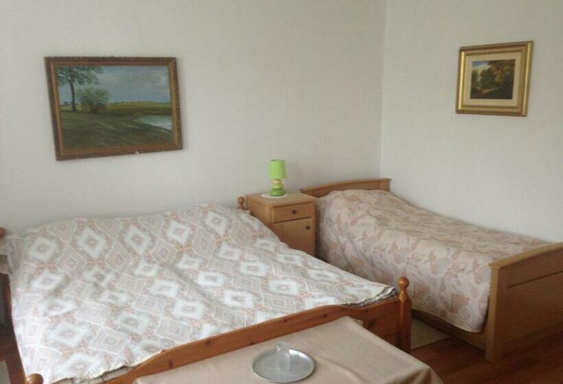 ペンション Kölcsey Kúria Vendégház