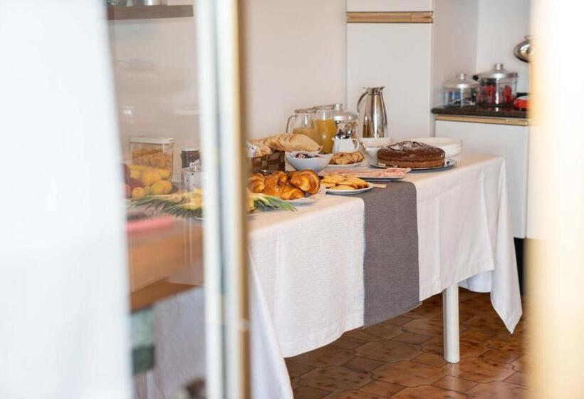 Queen S Bed & Breakfast