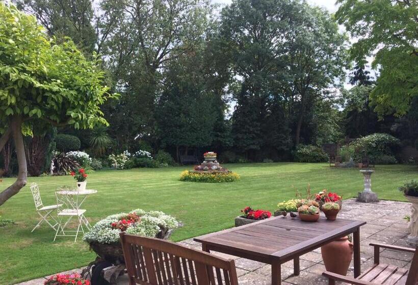 مبيت وإفطار Little Manor