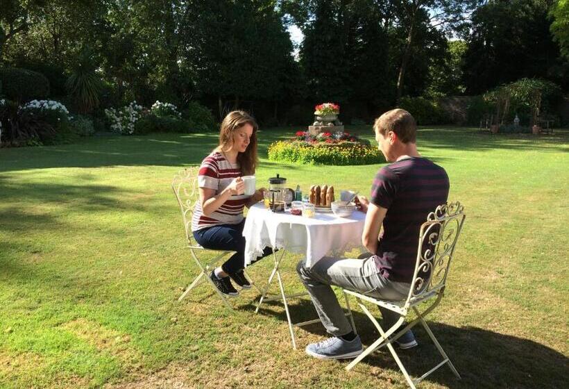 مبيت وإفطار Little Manor