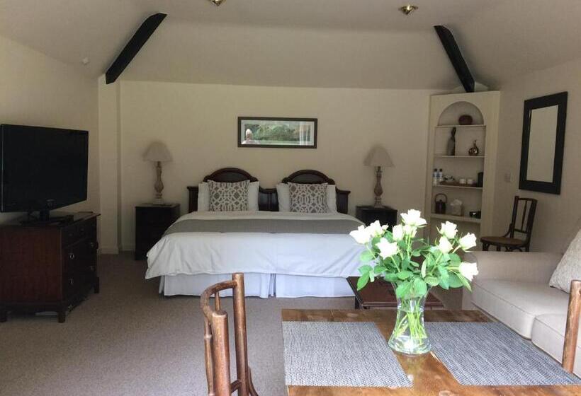 مبيت وإفطار Little Manor