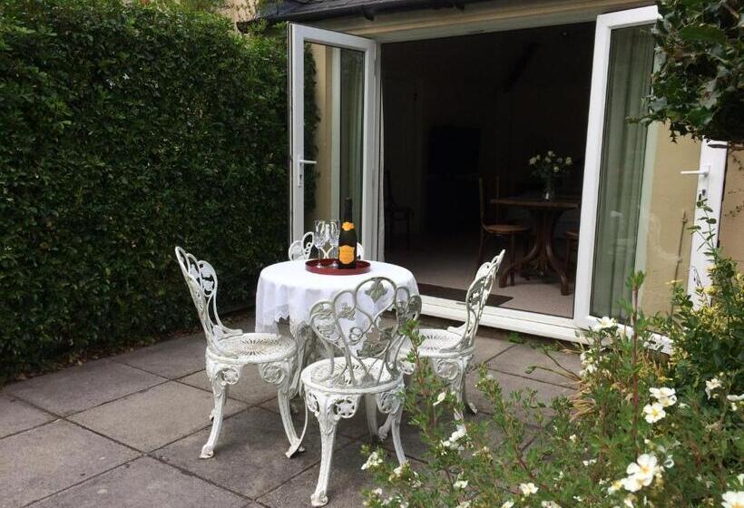 مبيت وإفطار Little Manor