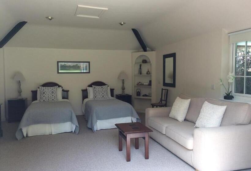 مبيت وإفطار Little Manor