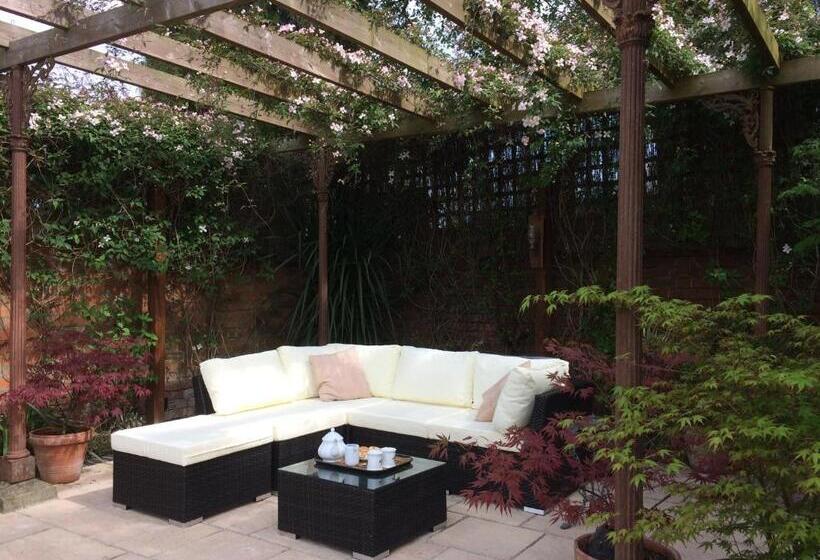 مبيت وإفطار Little Manor