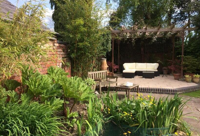 مبيت وإفطار Little Manor