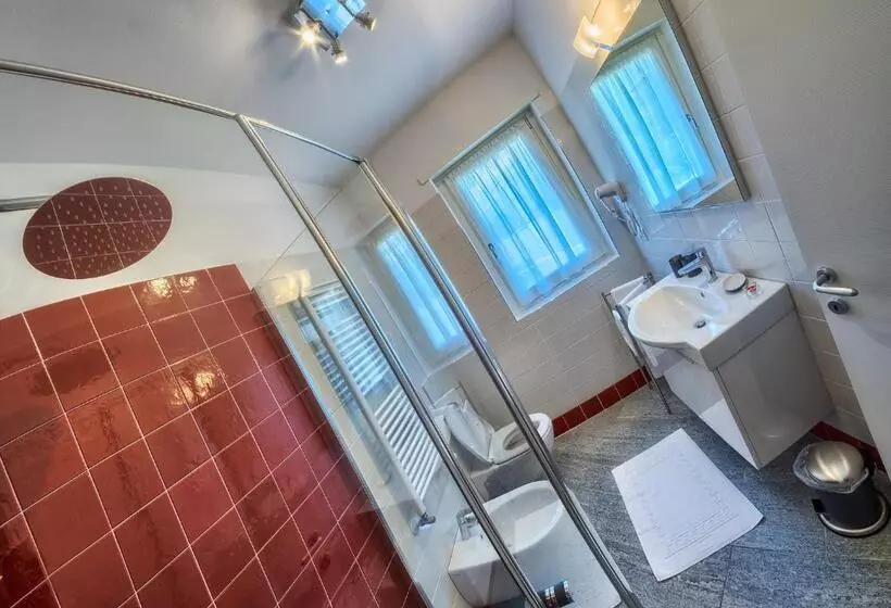 Rainbow Holiday Apartments Lake Como