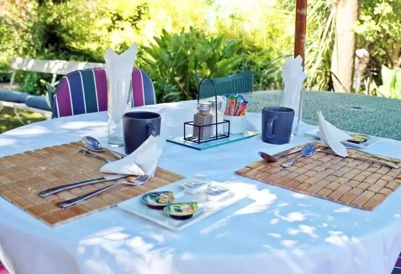 ベッドアンドブレックファースト Bun Clody Manor Guest House & Coffee Shop