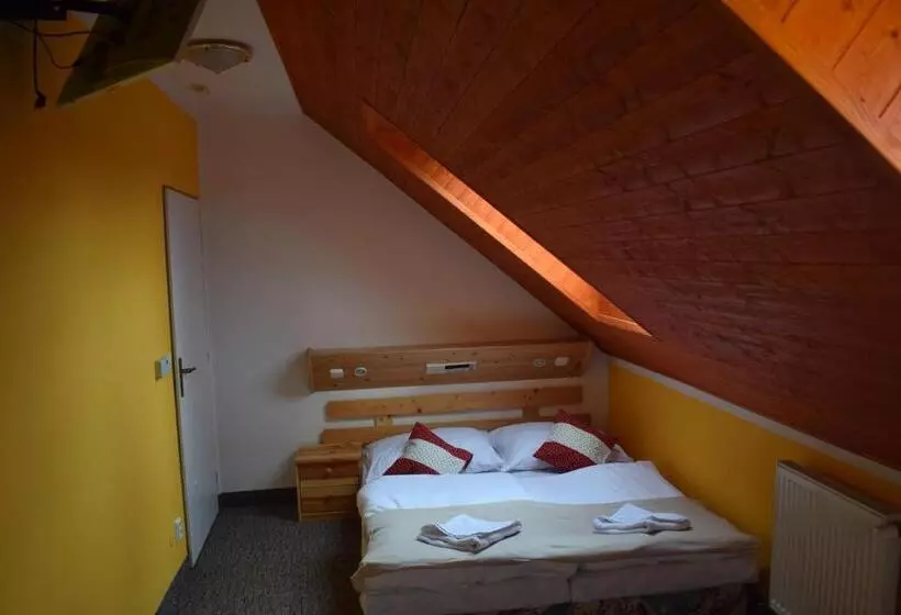Majatalo Guest House Pod Rozhlednou