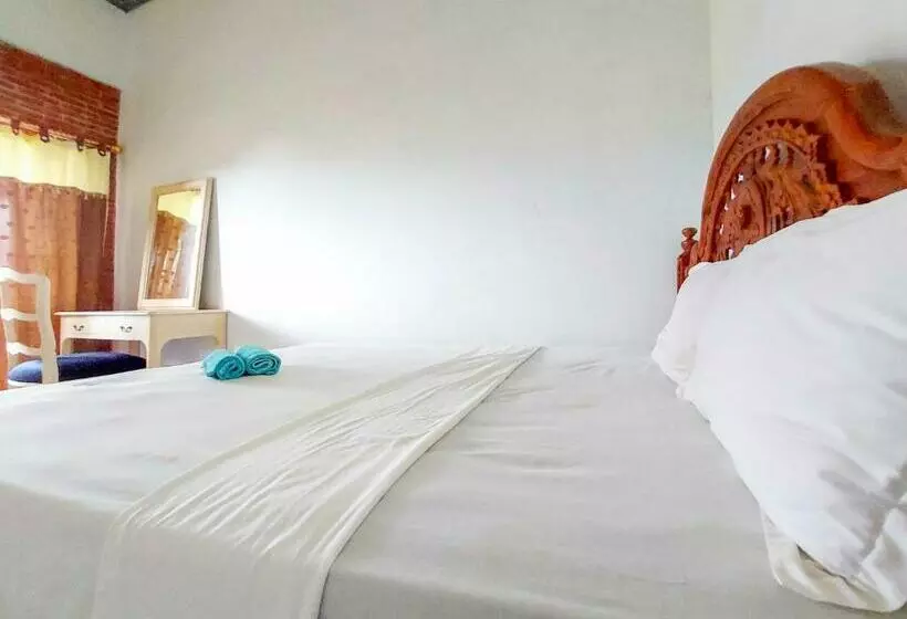 Majatalo Sunrise Sea Hill View Karimunjawa Redpartner