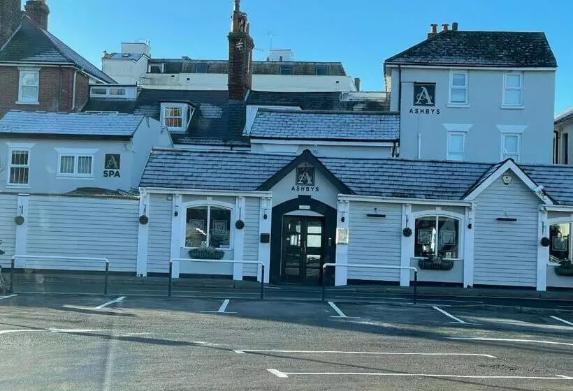 هتل Ashbys Accommodation & Spa Hire