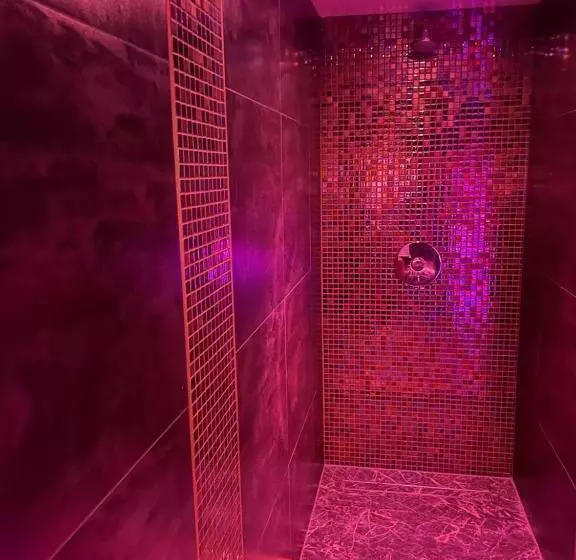 هتل Ashbys Accommodation & Spa Hire