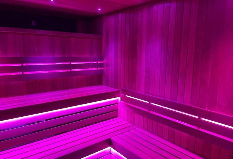 فندق Ashbys Accommodation & Spa Hire